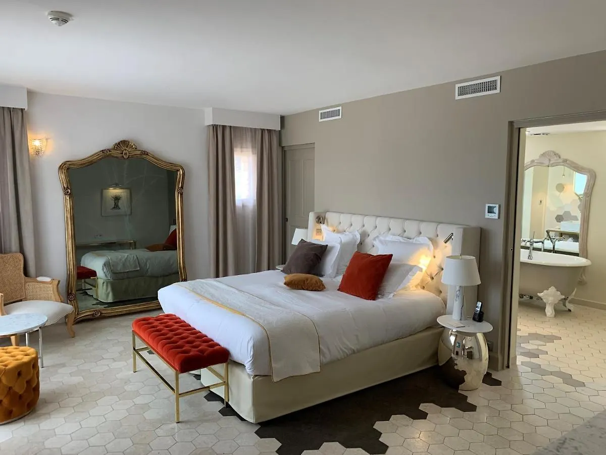 Mas Des Herbes Blanches Hotel & Spa - Relais & Chateaux Joucas 5*,  France