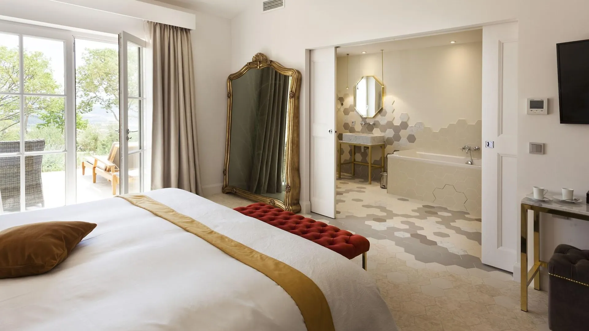 Mas Des Herbes Blanches Hotel & Spa - Relais & Chateaux Joucas 5*,  France