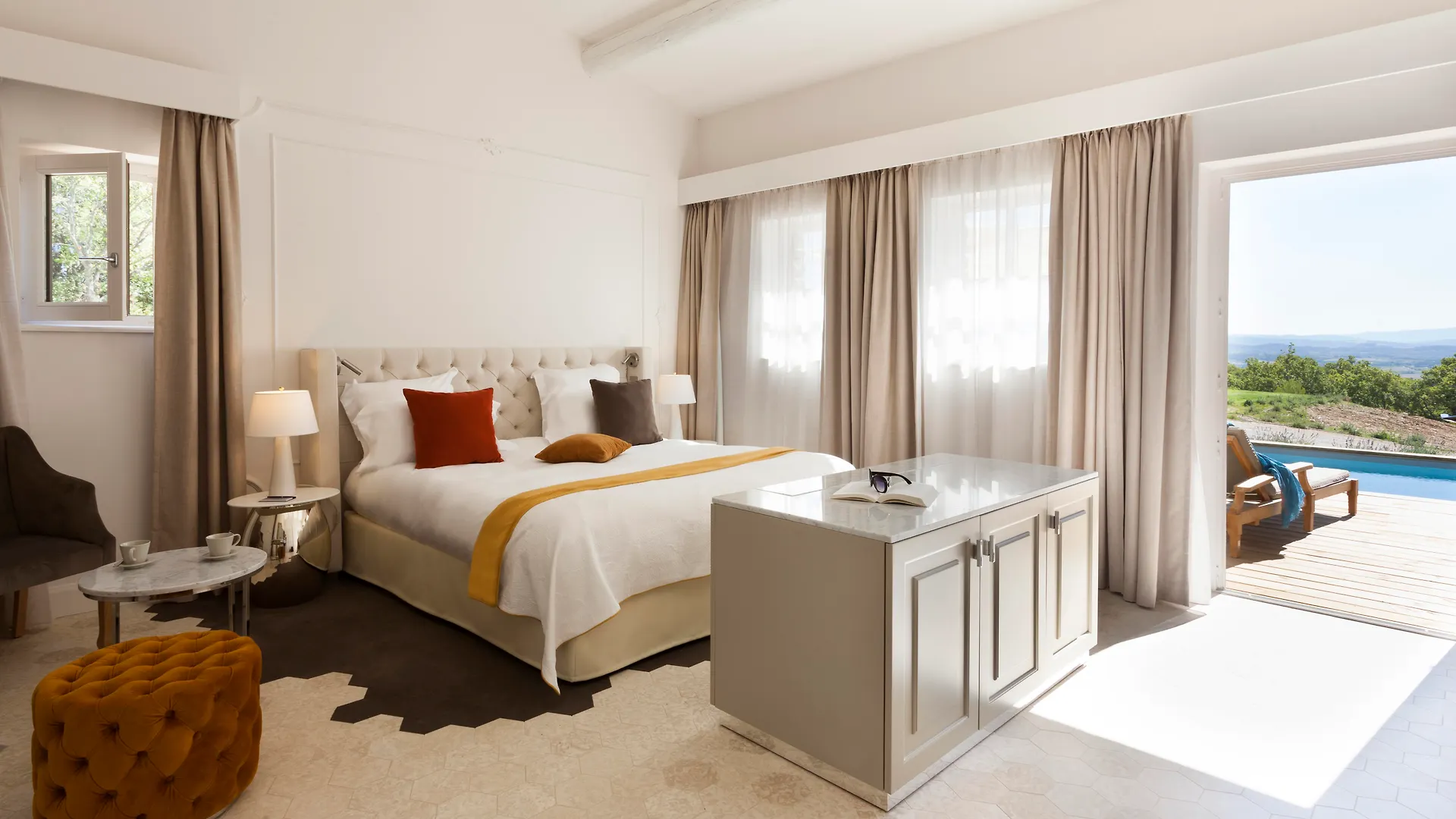 Mas Des Herbes Blanches Hotel & Spa - Relais & Chateaux Joucas 5*,  France